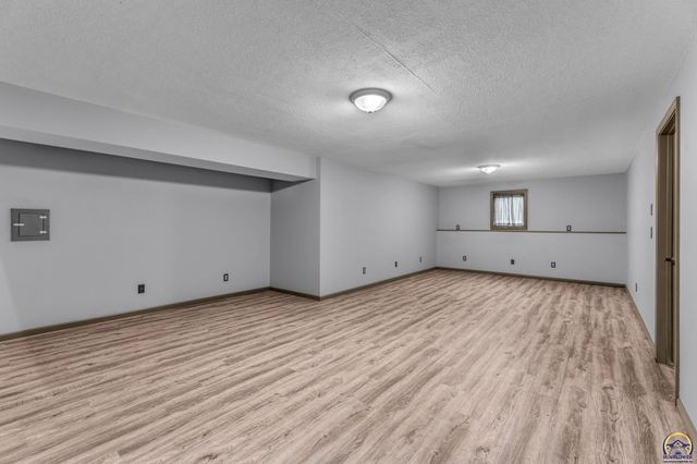 6236 SW 25th ST, Topeka, KS 66614