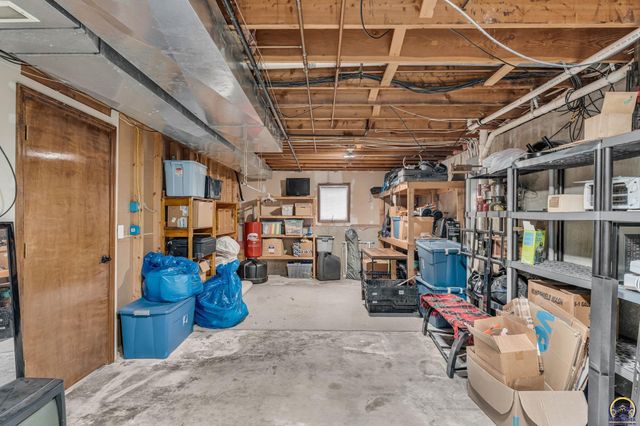 6236 SW 25th ST, Topeka, KS 66614