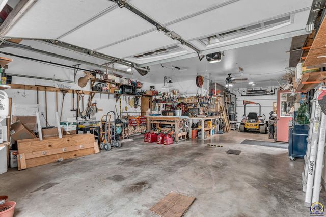 6236 SW 25th ST, Topeka, KS 66614