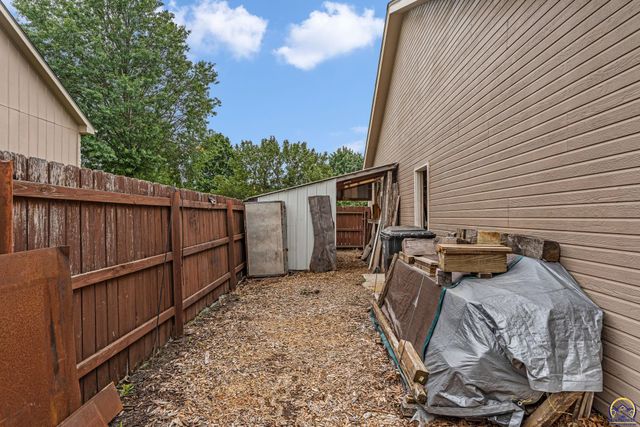 6236 SW 25th ST, Topeka, KS 66614