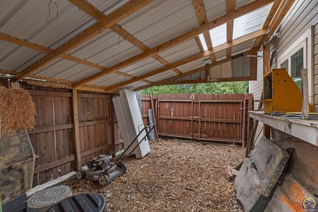 6236 SW 25th ST, Topeka, KS 66614