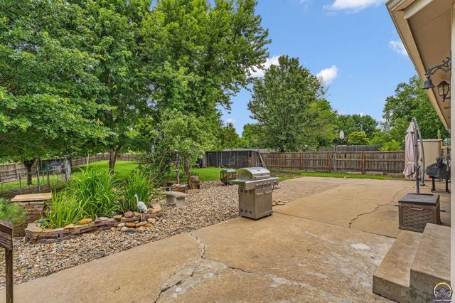6236 SW 25th ST, Topeka, KS 66614