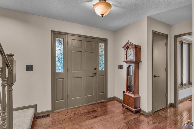 6236 SW 25th ST, Topeka, KS 66614