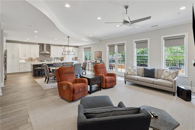 8255 Main Street 2, Woodstock, GA 30188