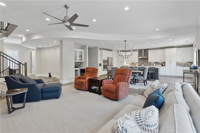 8255 Main Street 2, Woodstock, GA 30188