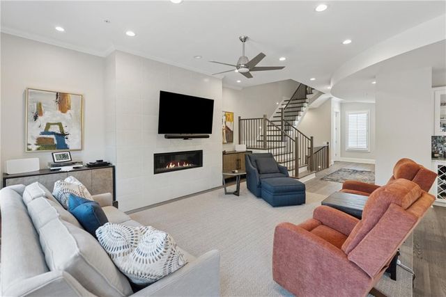 8255 Main Street 2, Woodstock, GA 30188