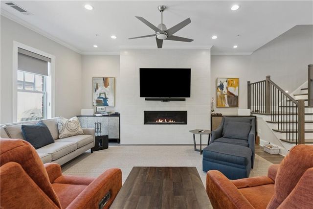 8255 Main Street 2, Woodstock, GA 30188