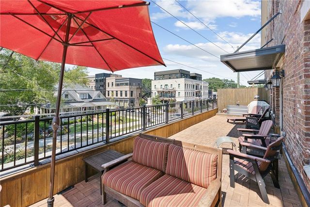 8255 Main Street 2, Woodstock, GA 30188