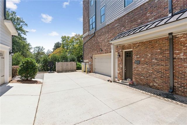 8255 Main Street 2, Woodstock, GA 30188