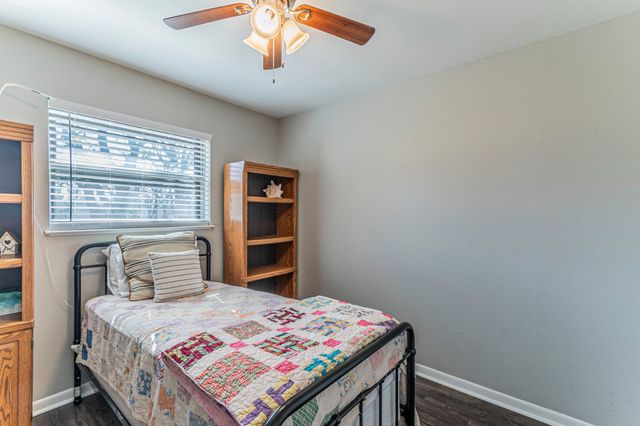 708 N Stewart Street, Azle, TX 76020