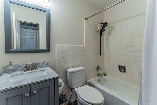 708 N Stewart Street, Azle, TX 76020