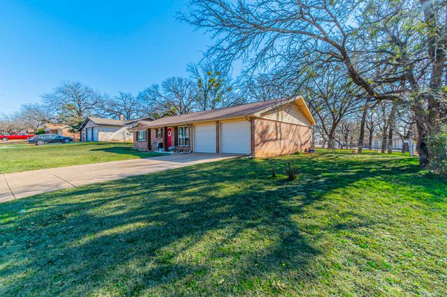 708 N Stewart Street, Azle, TX 76020