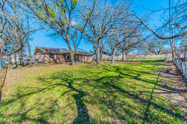 708 N Stewart Street, Azle, TX 76020