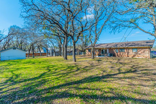 708 N Stewart Street, Azle, TX 76020