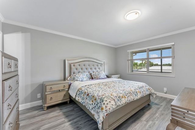 118 Lake Constance, West Palm Beach, FL 33411