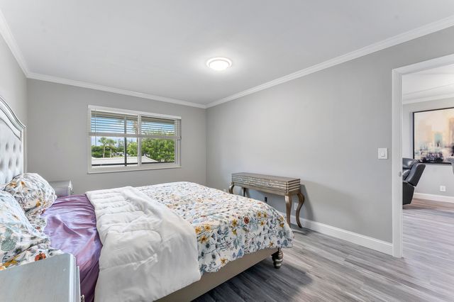 118 Lake Constance, West Palm Beach, FL 33411