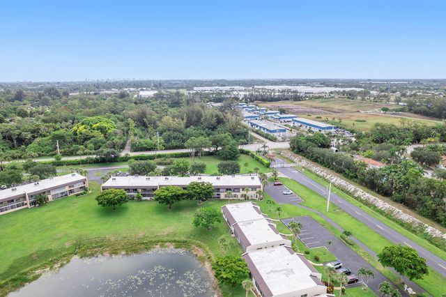 118 Lake Constance, West Palm Beach, FL 33411