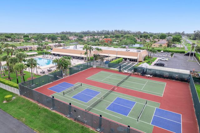 118 Lake Constance, West Palm Beach, FL 33411