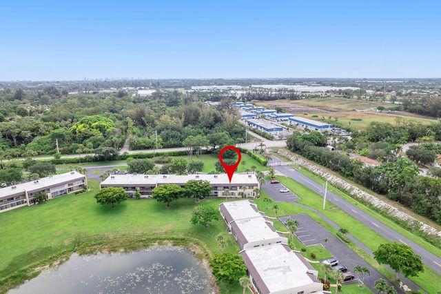 118 Lake Constance, West Palm Beach, FL 33411