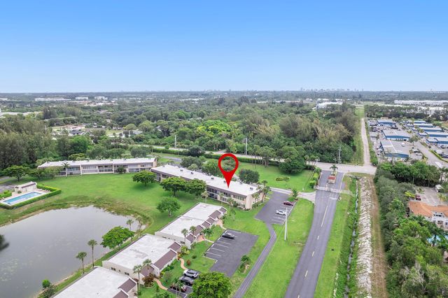 118 Lake Constance, West Palm Beach, FL 33411