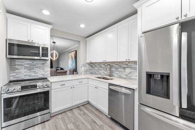118 Lake Constance, West Palm Beach, FL 33411