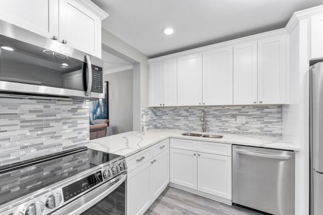 118 Lake Constance, West Palm Beach, FL 33411