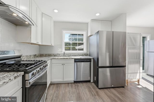 6335 PADDINGTON LN, Centreville, VA 20120