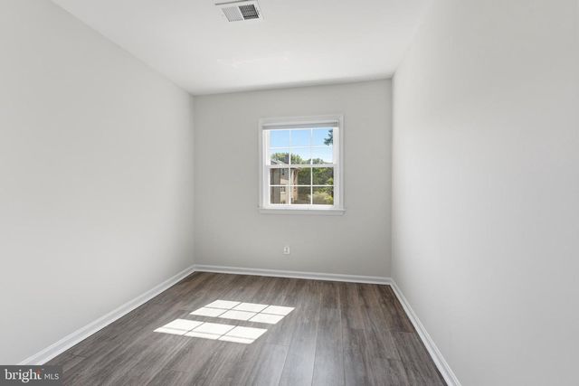 6335 PADDINGTON LN, Centreville, VA 20120