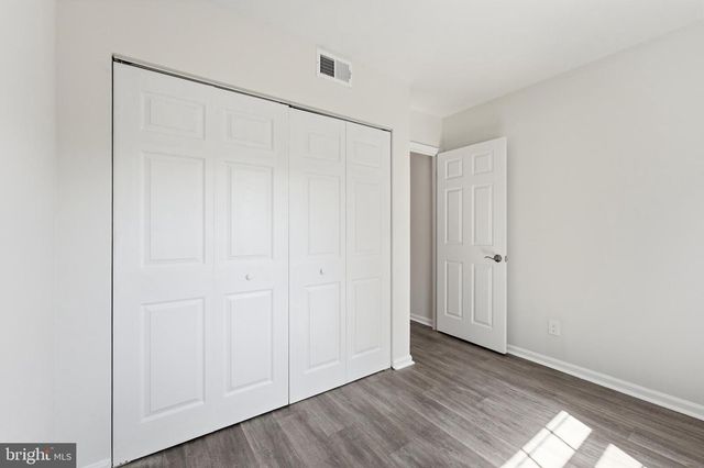 6335 PADDINGTON LN, Centreville, VA 20120