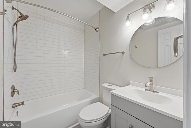 6335 PADDINGTON LN, Centreville, VA 20120