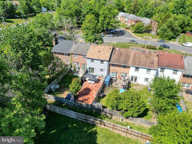 6335 PADDINGTON LN, Centreville, VA 20120