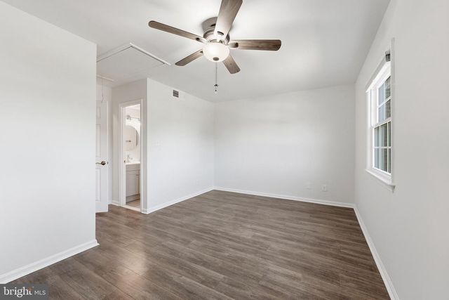 6335 PADDINGTON LN, Centreville, VA 20120