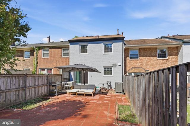 6335 PADDINGTON LN, Centreville, VA 20120