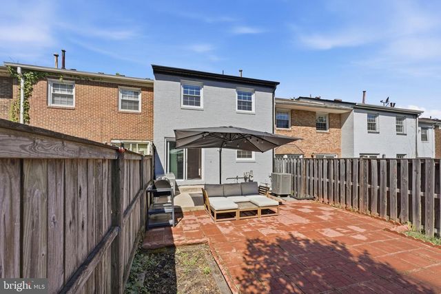 6335 PADDINGTON LN, Centreville, VA 20120