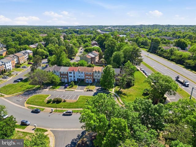6335 PADDINGTON LN, Centreville, VA 20120