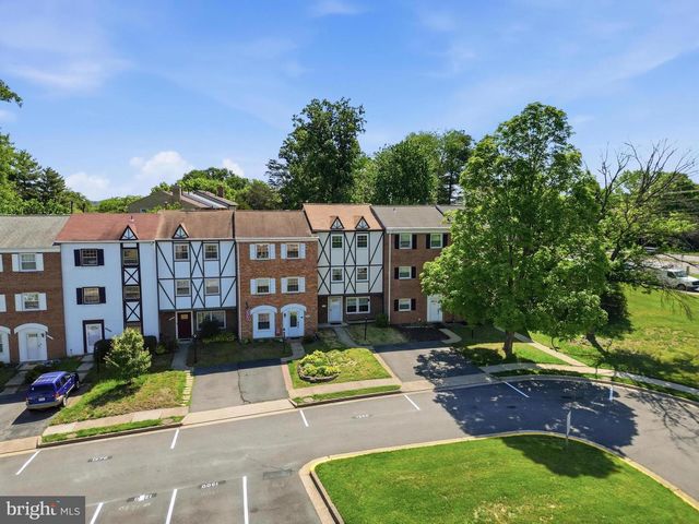6335 PADDINGTON LN, Centreville, VA 20120