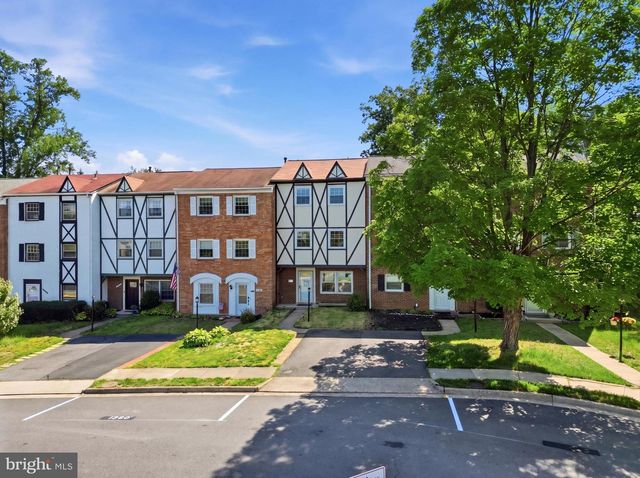 6335 PADDINGTON LN, Centreville, VA 20120