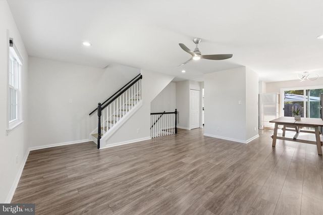 6335 PADDINGTON LN, Centreville, VA 20120
