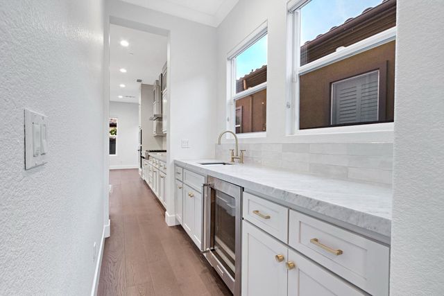3243 Dullanty Way, Sacramento, CA 95816