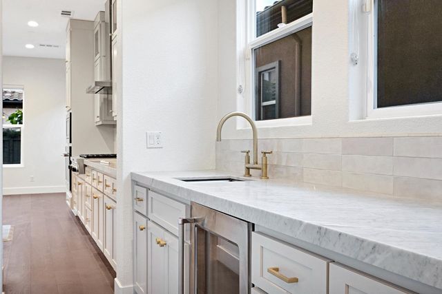 3243 Dullanty Way, Sacramento, CA 95816