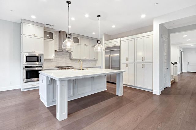 3243 Dullanty Way, Sacramento, CA 95816
