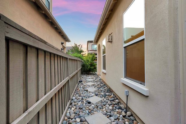 3243 Dullanty Way, Sacramento, CA 95816