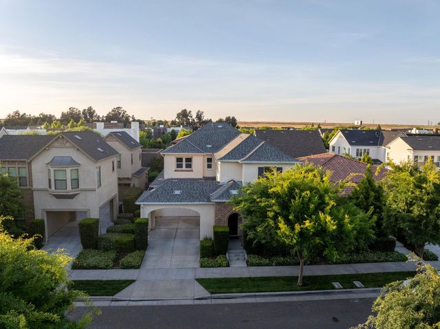3243 Dullanty Way, Sacramento, CA 95816