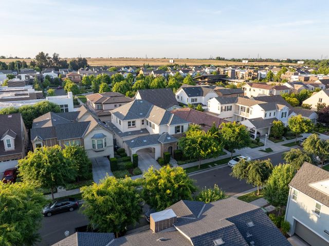 3243 Dullanty Way, Sacramento, CA 95816