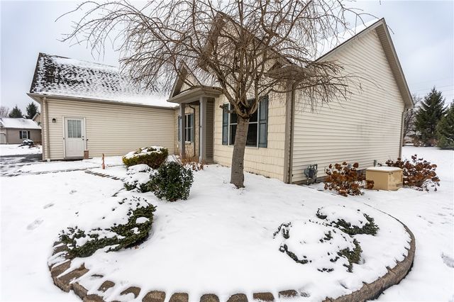 18 Peaceful Harbor Lane, Penfield, NY 14580