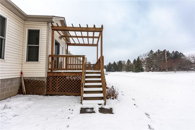 18 Peaceful Harbor Lane, Penfield, NY 14580