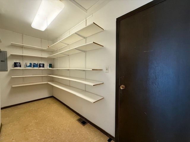 810 W Lakeside Plaza, Hoffman Estates, IL 60169