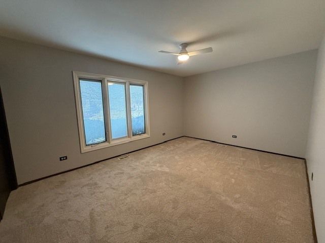 810 W Lakeside Plaza, Hoffman Estates, IL 60169