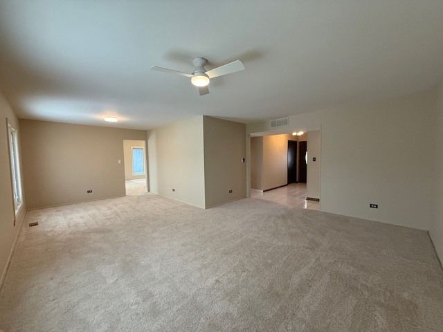 810 W Lakeside Plaza, Hoffman Estates, IL 60169