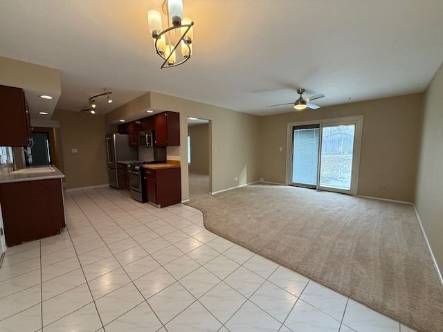 810 W Lakeside Plaza, Hoffman Estates, IL 60169